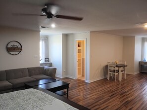 Interior - Cozy and Luxe 1-bedroom guesthouse in ritzy part of Texarkana with AC (Texarkana)