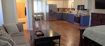 Cozy and Lux 1-bedroom guesthouse in ritzy part of Texarkana with AC