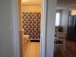 Bathroom - Cozy and Luxe 1-bedroom guesthouse in ritzy part of Texarkana with AC (Texarkana)