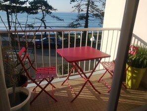 Outdoor dining - Apartment overlooking the bay of Douarnenez (Douarnenez)