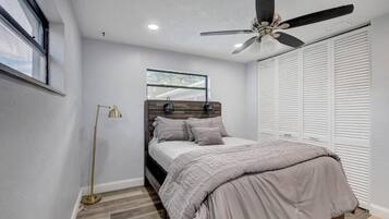 5 bedrooms, iron/ironing board, WiFi, bed sheets
