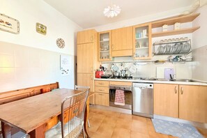 Fridge, dishwasher - SE221 - Senigallia, spacious apartment with parking space (Senigallia)