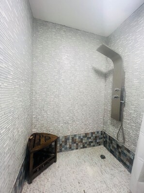 Shower, hair dryer, towels, soap - Perfect family getaway on the east coast of Puerto Rico! Beach apartment. (Rio grande)