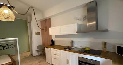 L'Intramuros -Charming & Air-conditioned- Heart of Avignon