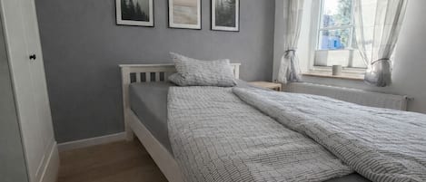 WiFi, bed sheets