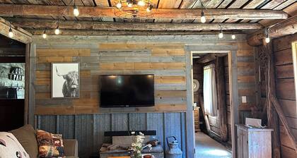 Providence Farm Hideaway Rustic Early 1900s Barn Stay with Horses