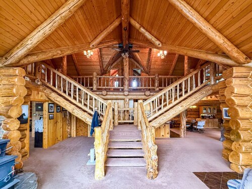 5-bedroom historic lodge in Choteau perfect for a Rocky Mountain Front getaway