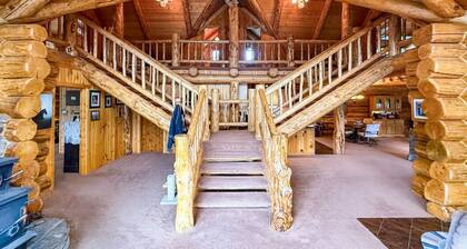 5-bedroom historic lodge in Choteau perfect for a Rocky Mountain Front getaway