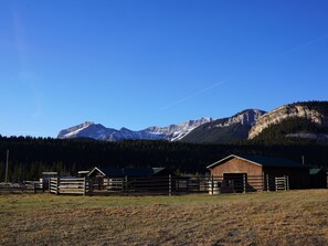 Miscellaneous - 5-bedroom historic lodge in Choteau perfect for a Rocky Mountain Front getaway (Choteau)