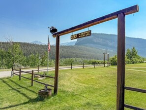 Miscellaneous - 5-bedroom historic lodge in Choteau perfect for a Rocky Mountain Front getaway (Choteau)