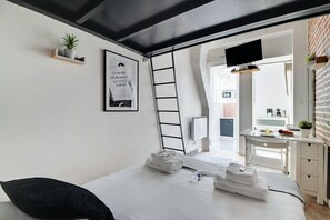 1 bedroom, WiFi, bed sheets - APPARTEMENT PARIS 10eme CANAL ST MARTIN (Paris)