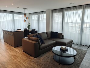 Living area - Stylish Apartment with Balcony in Stettbach – Perfect Zurich Stay (Dübendorf)