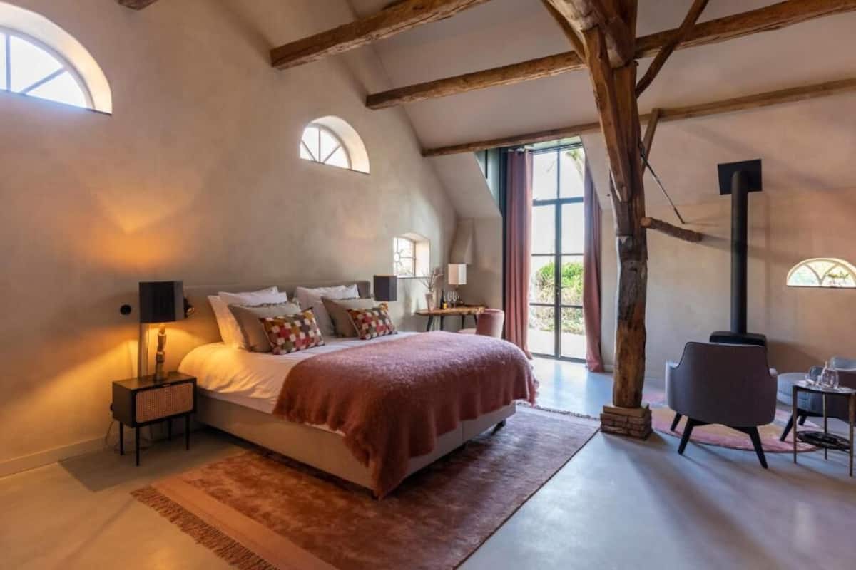 Suíte luxo, vista para o jardim