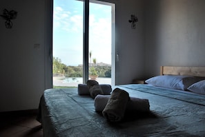 3 bedrooms, iron/ironing board, free WiFi, bed sheets - Description (Bonifacio)