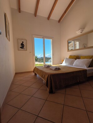 3 bedrooms, iron/ironing board, free WiFi, bed sheets - Description (Bonifacio)