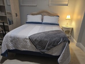 1 bedroom, desk, free WiFi, bed sheets - Cozy 1-bedroom studio in fabulous Sarasota with private patio, and kitchenette. (Sarasota)