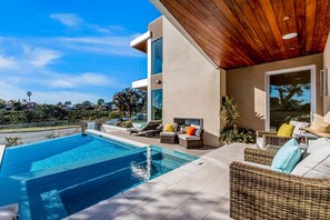 A modern house with a swimming pool, outdoor furniture, and a view of the surrounding landscape. - Del Mar Retreat w/Ocean Views, Outdoor Pool, Rooftop Deck, Near Beaches & Trails (Del Mar)