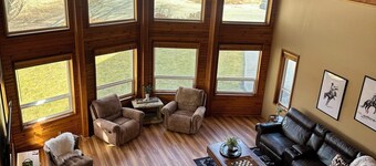 Western Inspired 4-bedroom house in Bonanza perfect for your getaway.