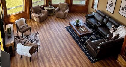 Western Inspired 4-bedroom house in Bonanza perfect for your getaway.