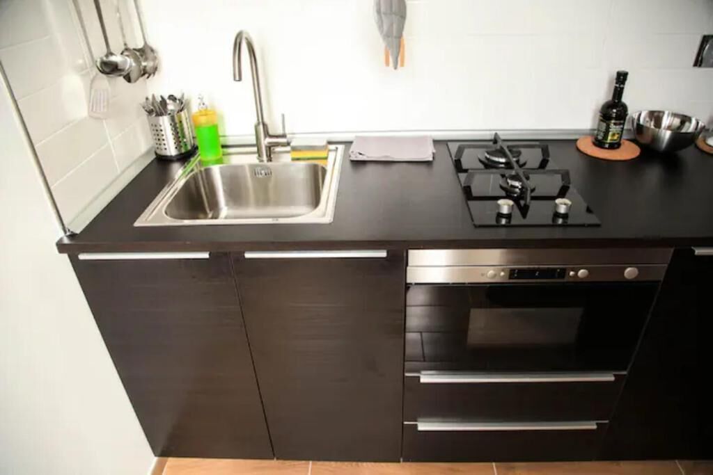 Departamento Confort, balcón, vista a la ciudad | Cocina privada