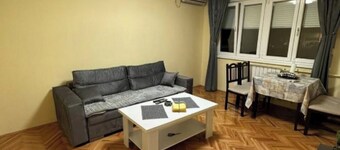 TOP lokacija! 5 minuta od centra. Dvosoban apartman + parking uključen