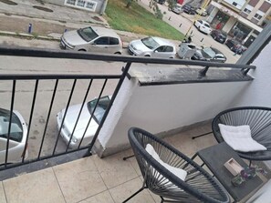 Property grounds - TOP lokacija! 5 minuta od centra. Dvosoban apartman + parking uključen (Tuzla Grad)