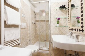 House - Renoir Small Loft on Giulia Street (Rome)
