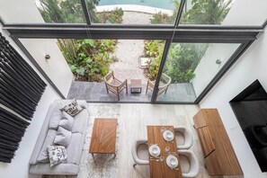 Loft Standar, patio, pemandangan halaman | Interior