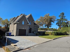Exterior - Spacious 5BR Home Near Old Québec, Falls & Skiing (Boischatel)