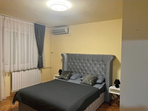 Apartman za 4 osobe, top lokacija 5 min od centra + parking