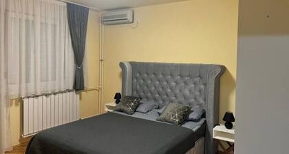 Apartman za 4 osobe, top lokacija 5 min od centra + parking
