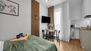 Iron/ironing board, WiFi, bed sheets