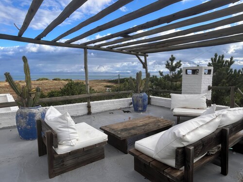 Spacious 4-bedroom house with a pool across the street from Ocean Park beach