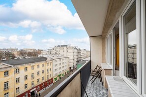 Property grounds - Wilcza Retro – City Center, Balcony – by Rentujemy (Warszawa)