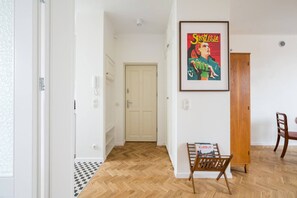Interior - Wilcza Retro – City Center, Balcony – by Rentujemy (Warszawa)