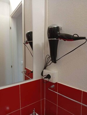 Interior - Red and blue apartment (Vernazza)