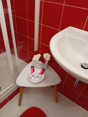 Shower, hair dryer, towels, shampoo