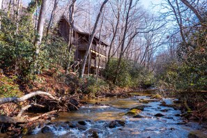 Exterior - Fun 3-bedroom cabin directly on rushing stream near Highlands and attractions (Scaly Mountain)