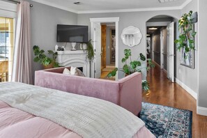Internet - Dream House - three bedroom, three in a half baths on Paschal Vineyard (Talent)