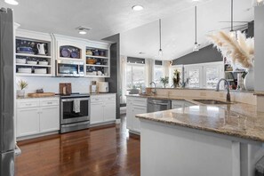 Fridge, microwave, stovetop, cookware/dishes/utensils - Dream House - three bedroom, three in a half baths on Paschal Vineyard (Talent)