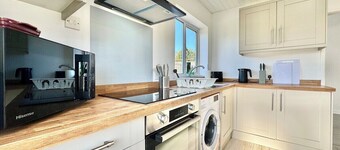 Modern 3 Bedroom Home | 4 Beds | Private Parking