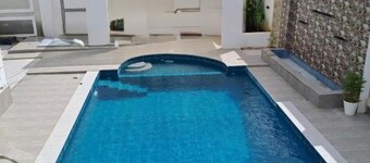 Modern Built Villa with swimming pool 15 minutes from the Nungwi beach!