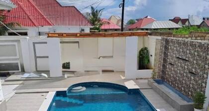 Modern Built Villa with swimming pool 15 minutes from the Nungwi beach!