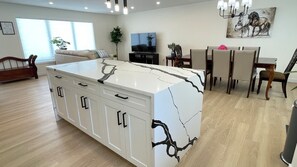 Interior - Newly renovated single house 5 minutes to Heritage park Calgary (Calgary)