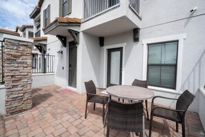 Outdoor dining - Cozy Townhouse at Balmoral Resort (Haines City)
