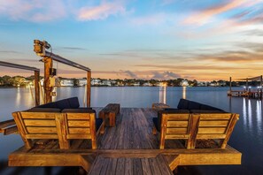 Property grounds - Lakefront Home with Dock and 4 Adult Bikes (Santa Rosa Beach)