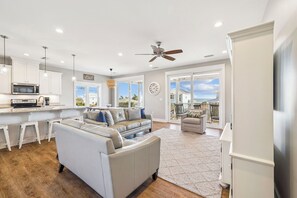 TV - Gulf Front! Private Pool! Dog Friendly! Steps to Beach! (Port St. Joe)