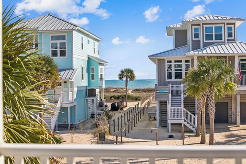 Gulf Front! Private Pool! Dog Friendly! Steps to Beach!