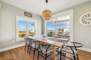 Dining - Gulf Front! Private Pool! Dog Friendly! Steps to Beach! (Port St. Joe)