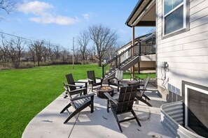 Outdoor dining - Family Home | Sleeps 8 | Walk to K-State (Manhattan)